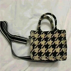 H&M Woman’s purse in cream and  black